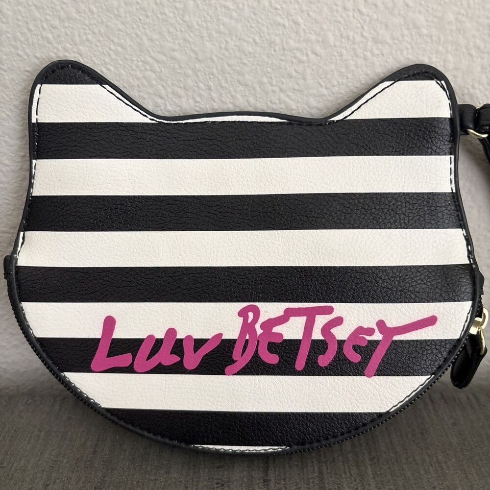 Luv Betsey Johnson Puppy Dog Wristlet Coin Purse Black & White Faux Leather - Picture 6 of 9